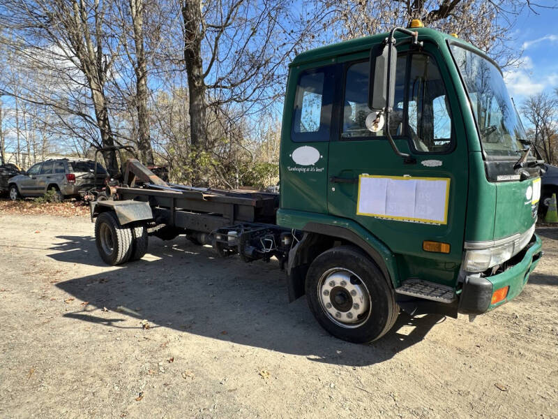 2001 Nissan UD2300's photo