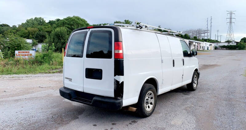 2013 Chevrolet Express Cargo null photo 5