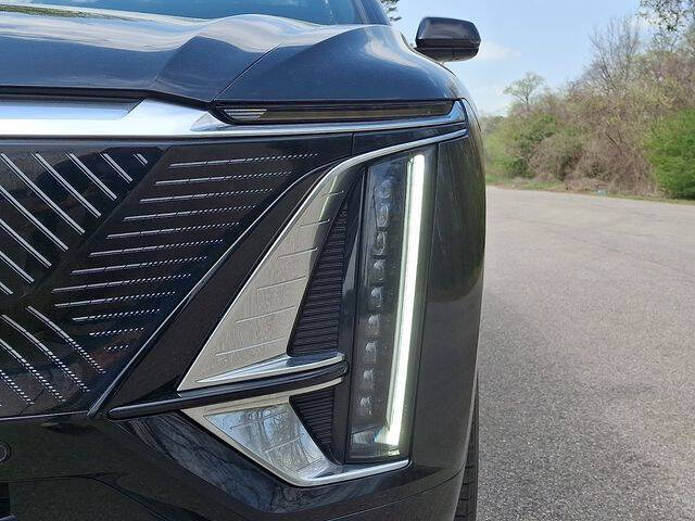 2024 Cadillac LYRIQ Luxury 1