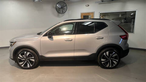 2025 Volvo XC40 B5 Plus Dark Theme