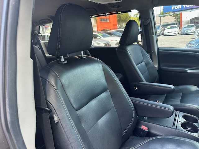 2017 Toyota Sienna SE Premium 8-Passenger