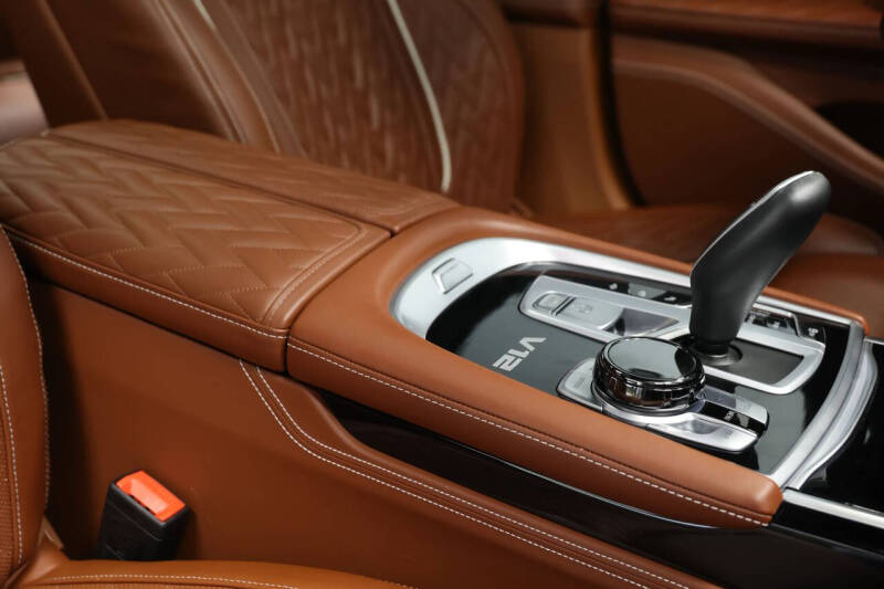 2022 BMW 7 Series M760i xDrive