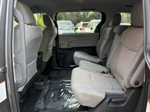 2021 Toyota Sienna LE 8-Passenger