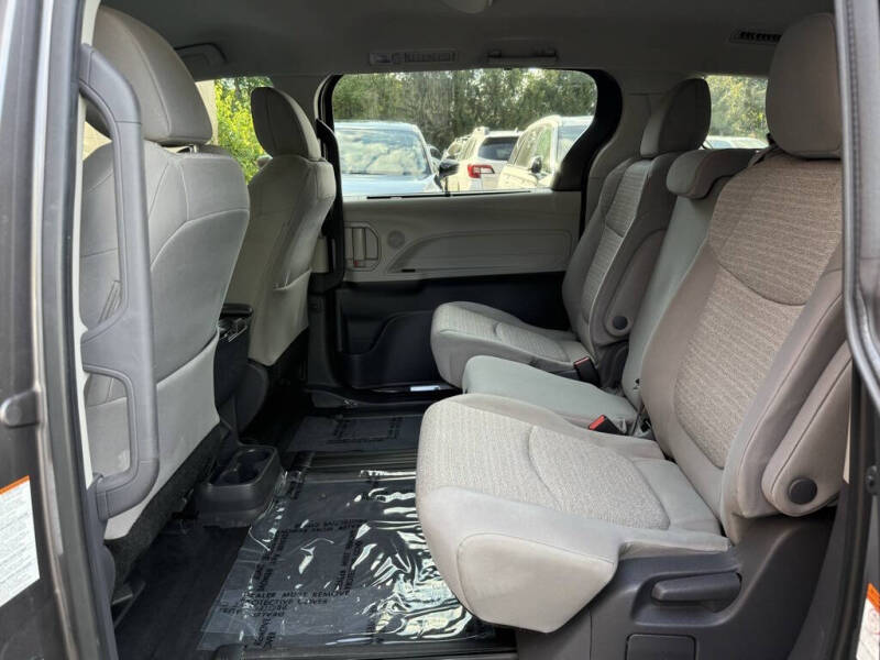 2021 Toyota Sienna LE 8-Passenger