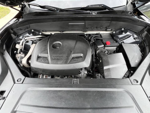 2017 Volvo XC90 T6 Momentum