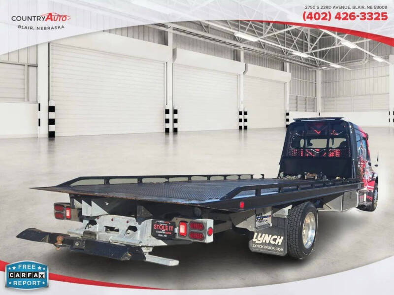 2022 Freightliner M2 106