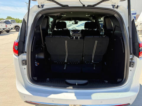2024 Chrysler Pacifica Touring