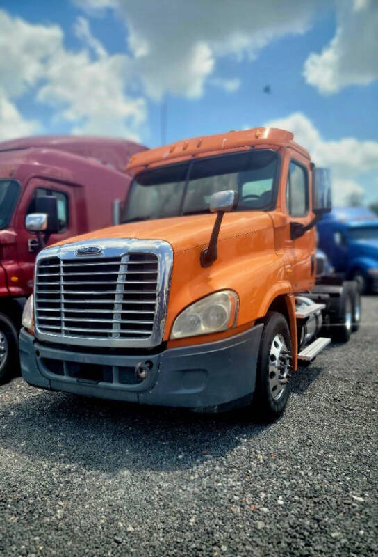2012 Freightliner Cascadia Day Cab