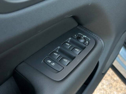 2025 Volvo XC60 T8 Plus Dark Theme