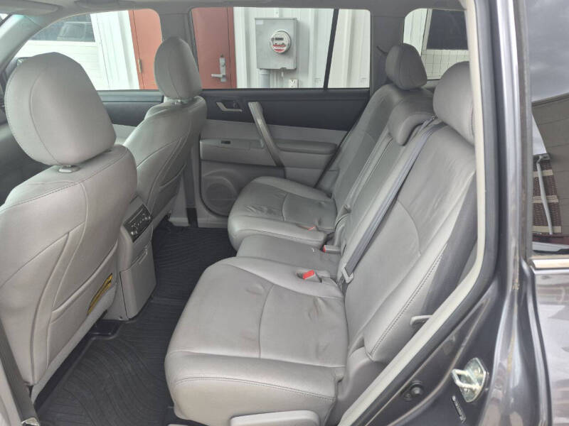 2011 Toyota Highlander SE