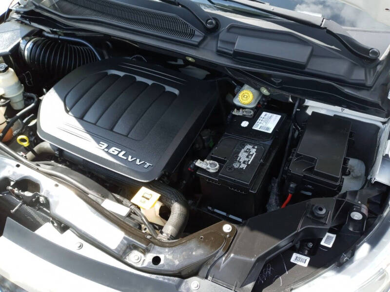 2012 Volkswagen Routan S