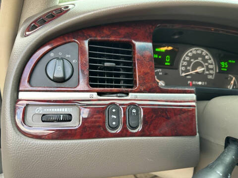 2004 Lincoln Town Car Ultimate