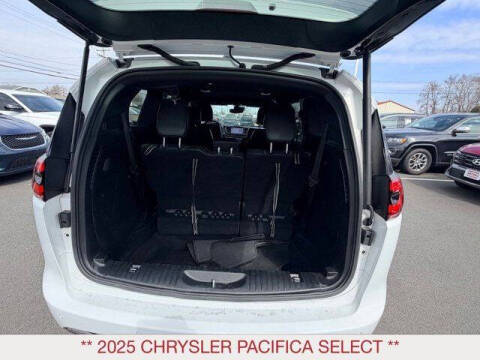 2025 Chrysler Pacifica Select