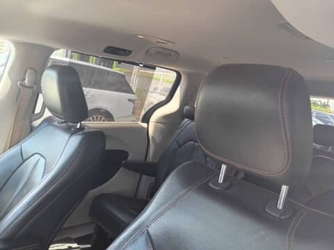 2017 Chrysler Pacifica Touring Plus