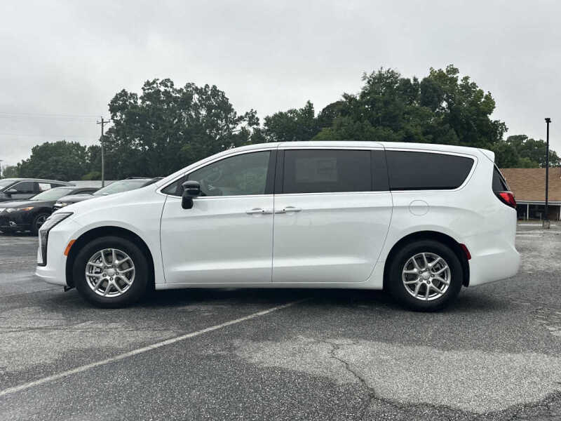 2027 Chrysler Pacifica Select