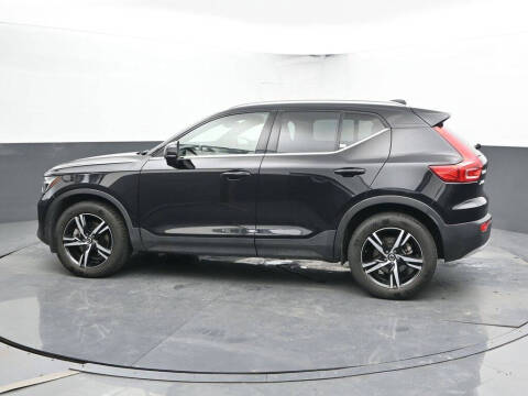 2025 Volvo XC40 B5 Core Bright Theme