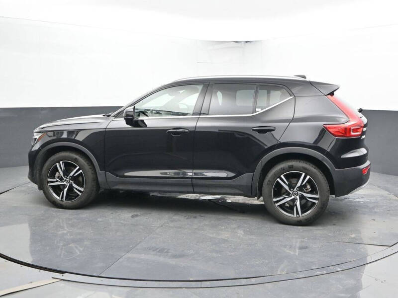 2025 Volvo XC40 B5 Core Bright Theme