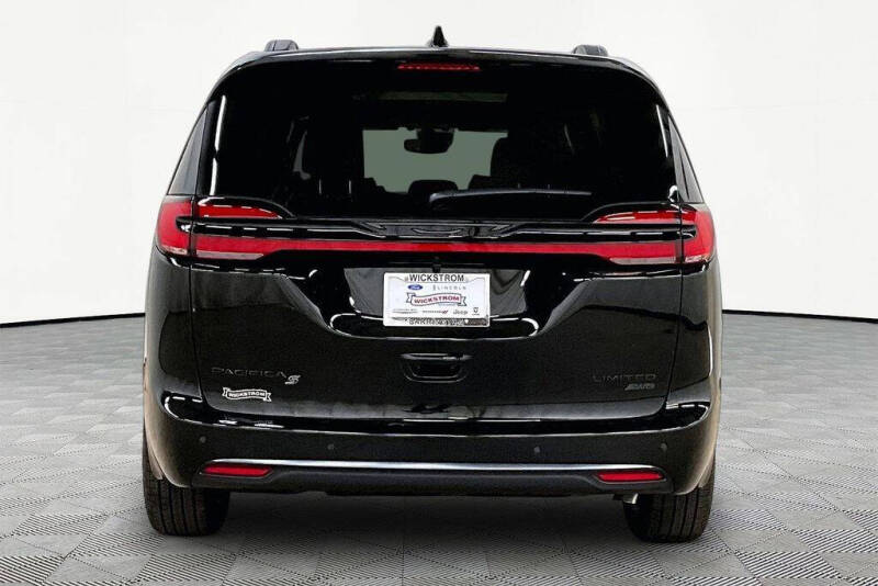 2027 Chrysler Pacifica Limited