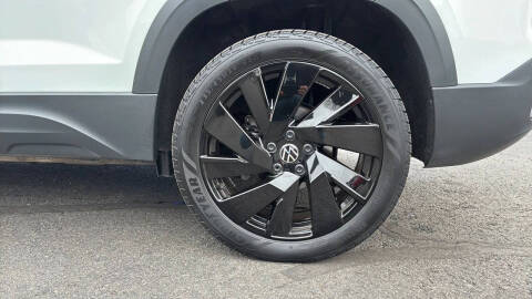 2023 Volkswagen Taos SE 4Motion