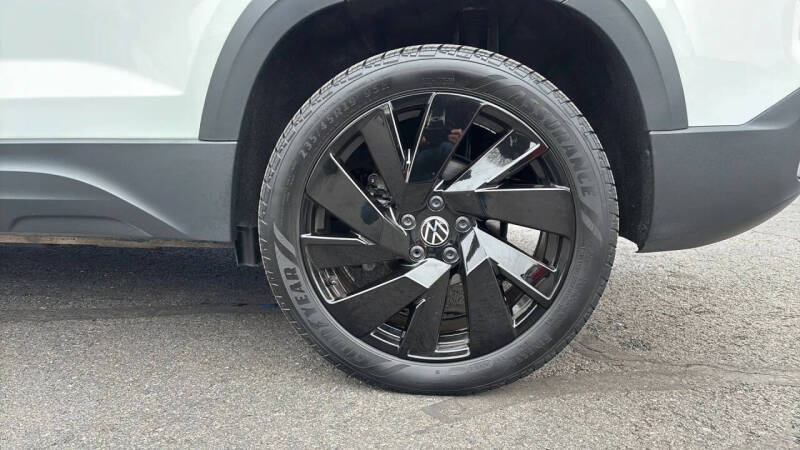 2023 Volkswagen Taos SE 4Motion