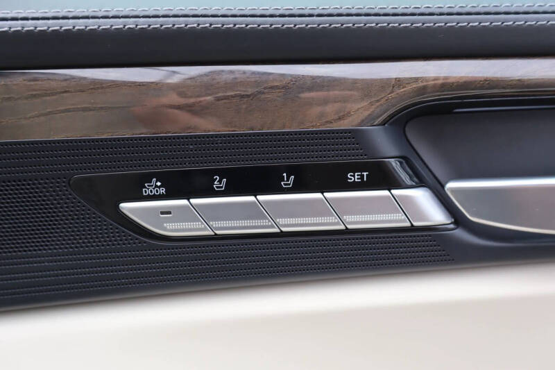 2019 Genesis G90