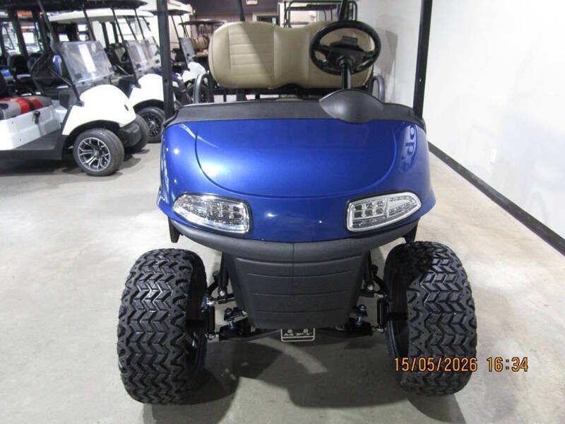 2018 E-Z-GO RXV 4