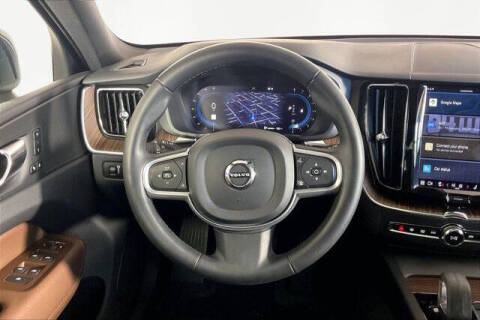 2022 Volvo XC60 B5 Momentum