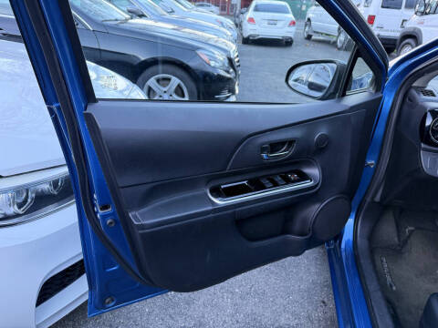 2015 Toyota Prius c Two