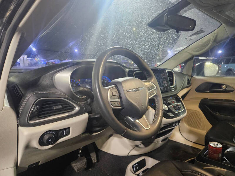 2023 Chrysler Pacifica Touring L