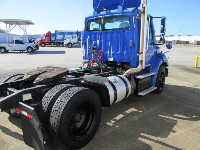 2011 Freightliner Business class M2