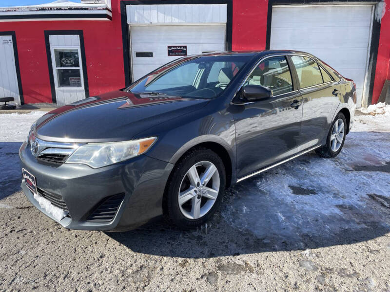 2013 Toyota Camry LE's photo