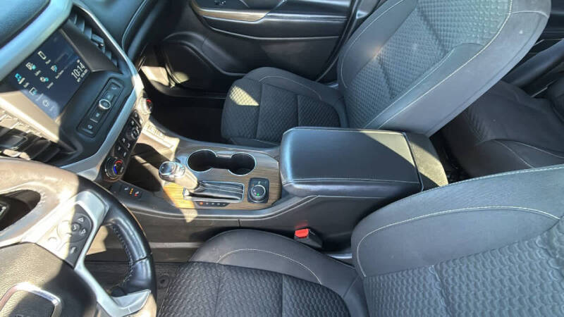 2018 GMC Acadia SLE-2