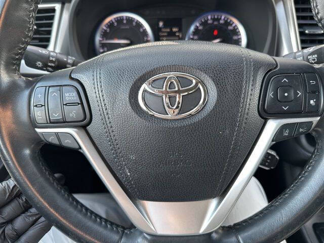 2017 Toyota Highlander SE