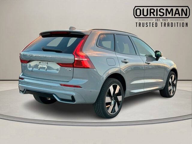 2025 Volvo XC60 T8 Plus Dark Theme