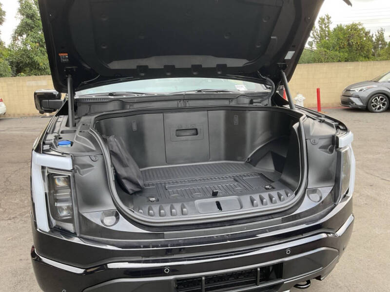 2022 Ford F-150 Lightning Lariat