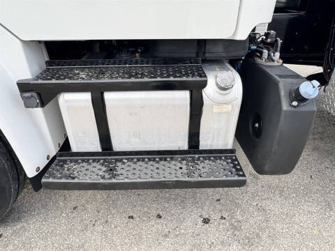 2019 Freightliner M2 106