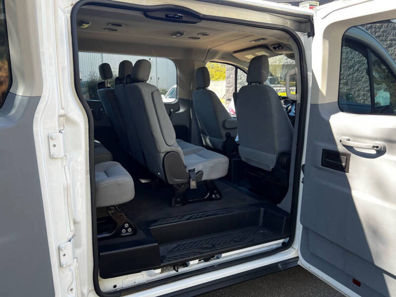 2016 Ford Transit XLT photo 26