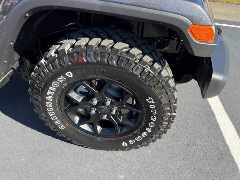 2025 Jeep Gladiator Sport