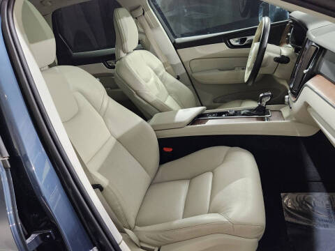 2021 Volvo XC60 T5 Momentum