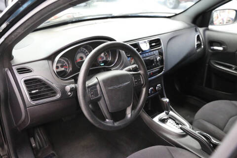 2014 Chrysler 200 LX