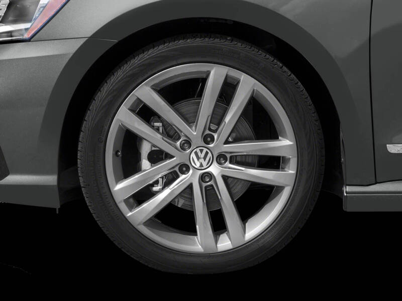 2017 Volkswagen Passat 1.8T R-Line