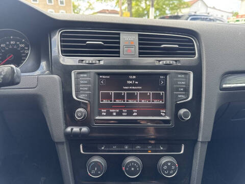 2017 Volkswagen Golf GTI Sport