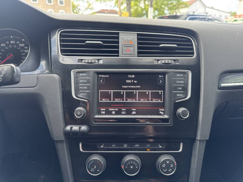2017 Volkswagen Golf GTI Sport