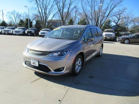 2017 Chrysler Pacifica for sale at Aztec Motors in Des Moines IA