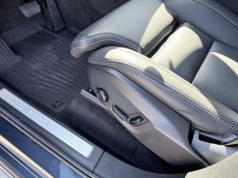 2025 Volvo XC90 T8 Ultra Bright Theme 6P