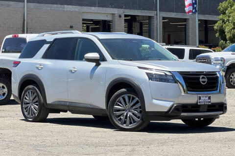 2025 Nissan Pathfinder SL