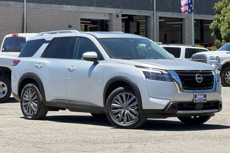 2025 Nissan Pathfinder SL