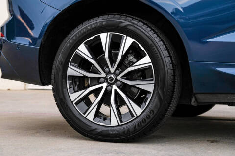 2023 Volvo XC60 B5 Plus Dark Theme