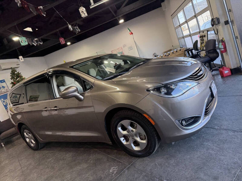 2018 Chrysler Pacifica Hybrid Touring Plus