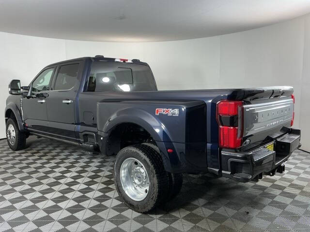 2025 Ford F-450 Super Duty Platinum